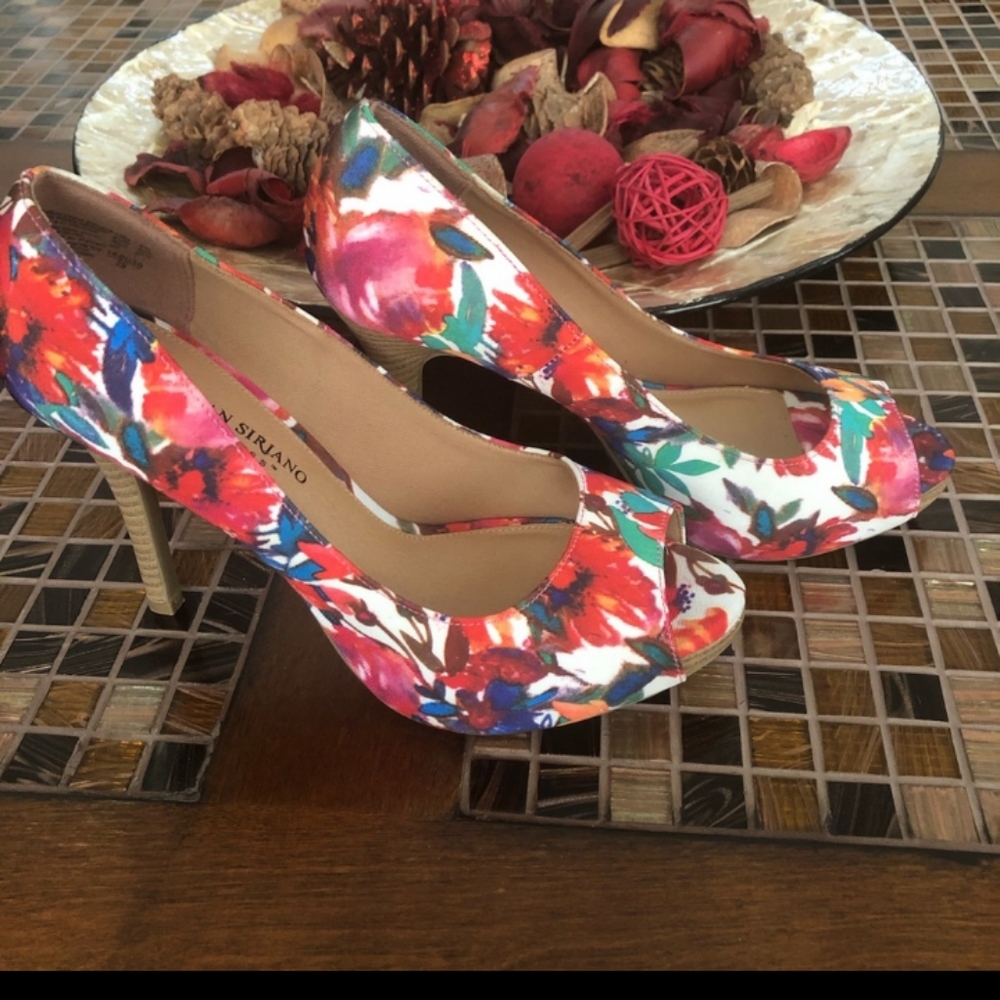 CHRISTIAN SIRIANO for payless. Size 8.5